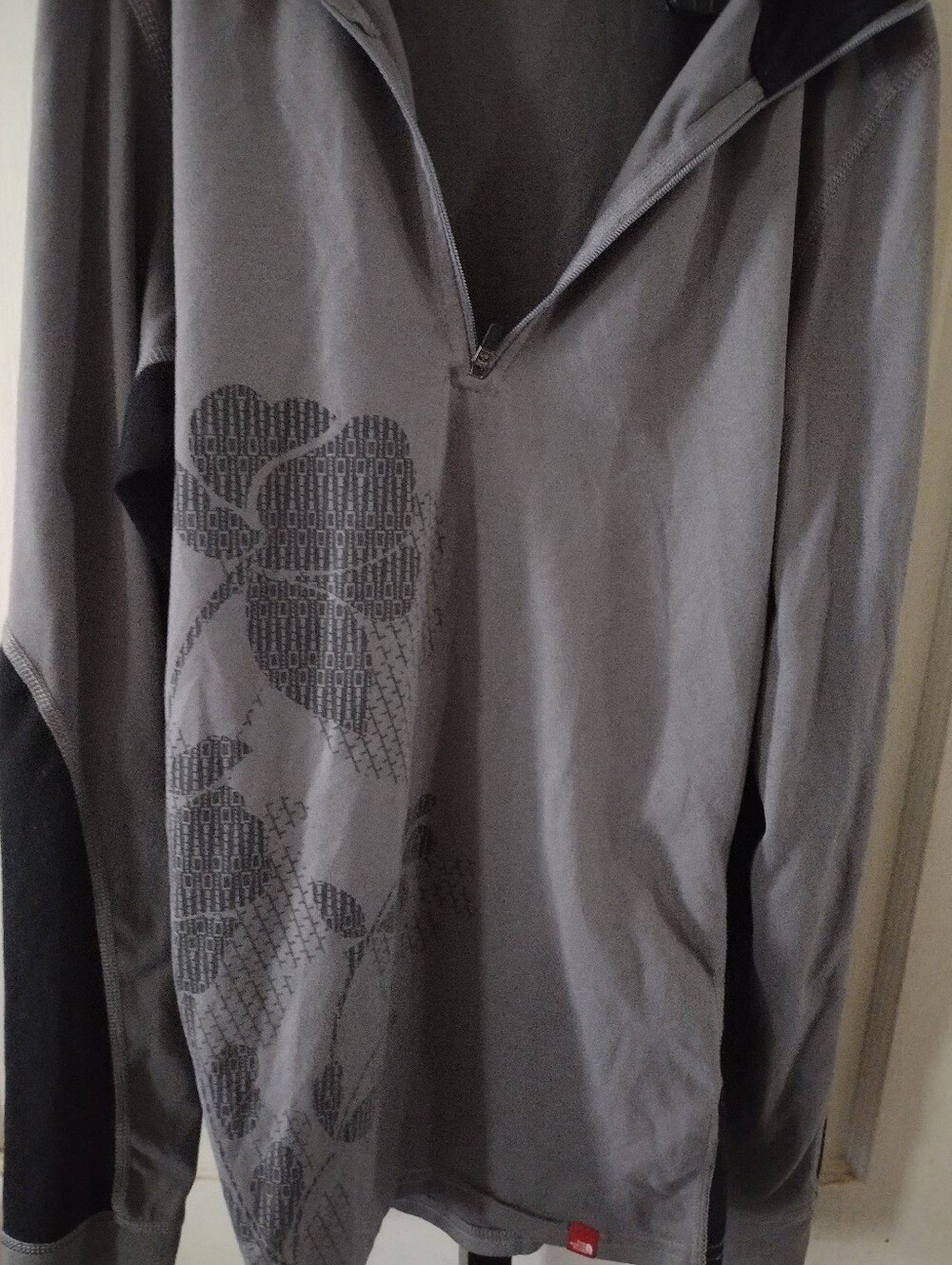 Like New North Face VaporWick Gray Half-Zip Pullover with Subtle Floral Print M